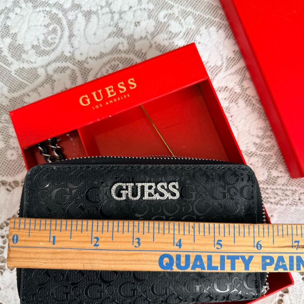 GUESS Black Wallet with Silver Heart keychain. NWT boxed giftset - Picture 6 of 9